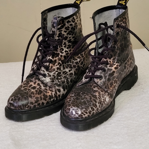 Dr. Martens Shoes - Sz 9 Women's Dr. Martens